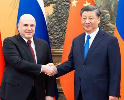 El presidente chino Xi Jinping recibió en Pekín al primer ministro ruso Mijaíl Mishustin, a quien dijo que China está dispuesta a "seguir ofreciendo un firme apoyo mutuo a Rusia".