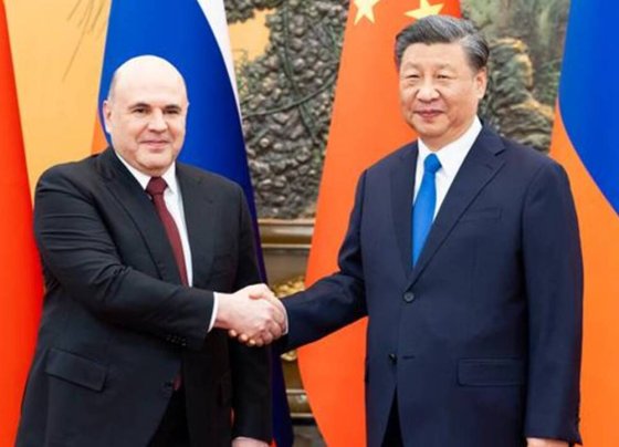 El presidente chino Xi Jinping recibió en Pekín al primer ministro ruso Mijaíl Mishustin, a quien dijo que China está dispuesta a "seguir ofreciendo un firme apoyo mutuo a Rusia".