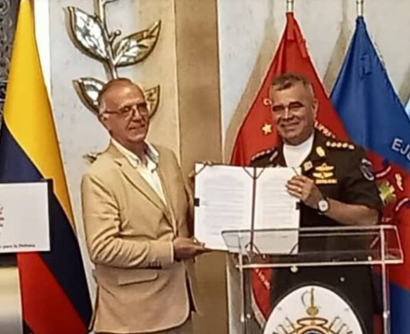 Venezuela y Colombia fortalecerán estrategias de seguridad entre los dos países, según lo comunicaron de manera conjunta, los ministros de defensa ambos países, el venezolano, Vladimir Padrino y el colombiano Iván Velásquez, tras una reunión que se desarrolló en la sede del Ministerio del Poder Popular, en Caracas.