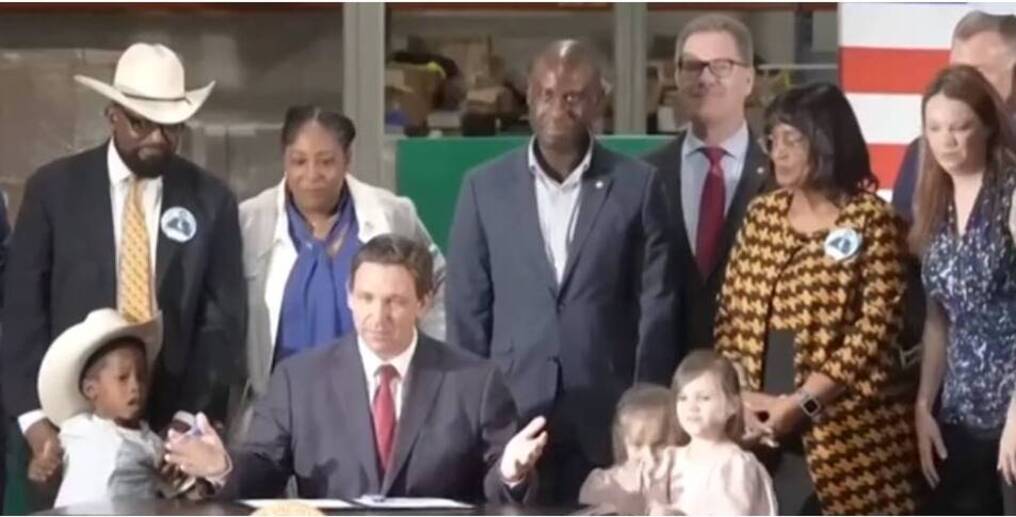 Florida ha dado luz verde a una ley que castiga duramente a los indocumentados del estado. La medida, aprobada por el gobernador Ron DeSantis, ha causado gran preocupación entre la población.