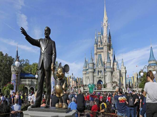 Días después de que Disney demandó al gobernador de Florida en una corte federal por lo que describió como una represalia por oponerse al llamado proyecto de ley estatal “Don't Say Gay”, la junta directiva de Disney World, designada por DeSantis presentaron una demanda contra el gigante del entretenimiento.