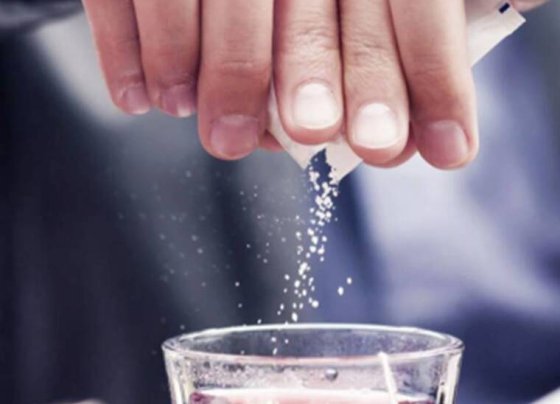 Los endulzantes que sustituyen el azúcar tampoco ayudarían a reducir las enfermedades no transmisibles (ENT), como el cáncer o la diabetes, recoge el informe de la OMS.
