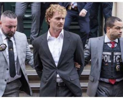 Un ex infante de marina de los EE. UU. que colocó a un pasajero en un estrangulamiento fatal en el metro de Nueva York compareció ante el tribunal para ser un acusado de homicidio involuntario.