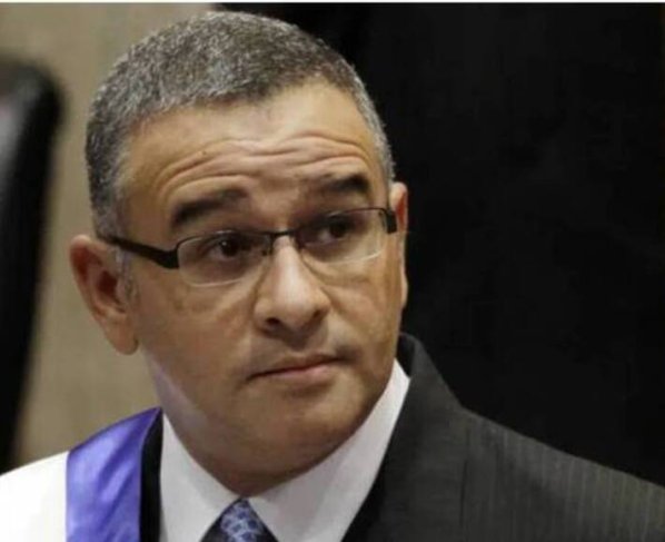 Un juez sentenció el lunes al expresidente de El Salvador Mauricio Funes a 14 años de prisión por negociar con pandillas durante su gobierno.