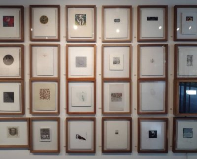 En la Galeria de la Corporación Andina Andina de Fomento (CAF), se lleva a cabo la exposición de Miniaturas Gráficas, en homenaje a Luisa Palacio.