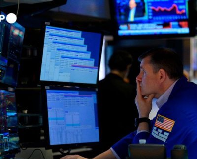 Las bolsas de Estados Unidos registraron fuertes caídas y las acciones de los bancos regionales se desplomaron ante la inestabilidad del sistema financiero y a la espera que la Reserva Federal indique, si será el último aumento por ahora o si se pudiera elevar más y si la inflación seguirá alta.