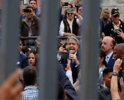 En la sesión, que arrancó en la mañana de este martes, inició con la presencia de 109 de los 137 asambleístas de la Cámara. Primero intervendrán dos voceros designados antes de dar paso a la participación de Lasso, que se prevé comience alrededor del mediodía.