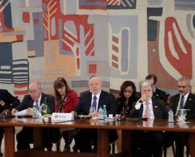 Lula da Silva abrió este martes la cumbre suramericana llamando a retomar la integración regional “más allá de las ideologías”.