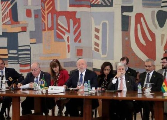 Lula da Silva abrió este martes la cumbre suramericana llamando a retomar la integración regional “más allá de las ideologías”.
