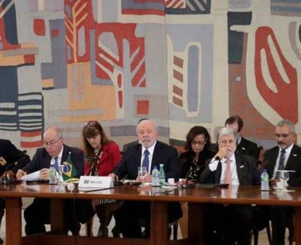 Lula da Silva abrió este martes la cumbre suramericana llamando a retomar la integración regional “más allá de las ideologías”.