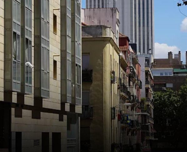 La Policía Nacional de Madrid investiga un caso de violación grupal a una mujer de 21 años, el cual ocurrió el pasado fin de semana en un edificio del distrito de Tetuán Madrid, según fuentes policiales.