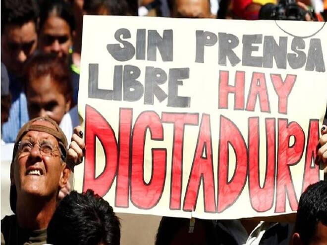 Marianela Balbi, directora del Instituto de Prensa y Sociedad (IPYS Venezuela), señaló que alrededor de 40 portales informativos en el país están bloqueados, por lo que no se puede ingresar a ellos a menos que se active un VPN, una red privada virtual que cambia la dirección IP a la de otro país.