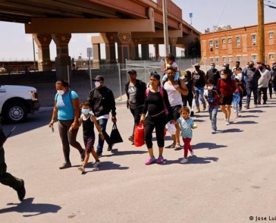 El presidente Andrés Manuel López Obrador anunció durante su conferencia matutina de este lunes el otorgamiento de visas temporales a centroamericanos para que puedan trabajar en el país sin ser perseguidos o deportados.
