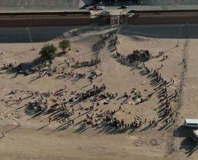 Unos 60 mil migrantes cruzaron la frontera norte de México con Estados Unidos, después de que expiró la Sección 42, una ley de salud pública que permitía las deportaciones aceleradas durante tres años, informó el periódico Aguascalientes.