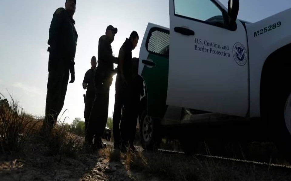 Autoridades migratorias de EEUU aseguraron que, pese al fin del Título 42 el próximo 11 de mayo, los vuelos de expulsión de migrantes que ingresen ilegalmente al país continuarán semanalmente.