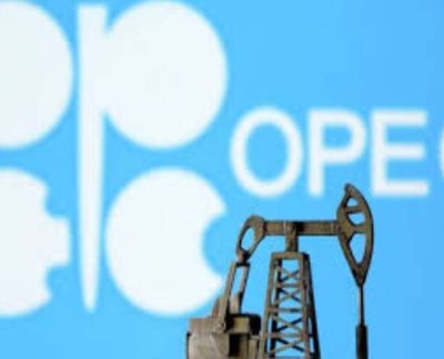 Desde la década 1940-1950, en la cual se descubre petróleo comercial en la mayoría de los países del Medio Oriente, al ser poseedores de vastos recursos petrolíferos y de gas natural, les otorga una gran importancia geopolítica, ante un mundo industrializado en el hemisferio norte, especialmente Estados Unidos y la Unión Europea, estos últimos, geológicamente, sedientos de energía, en su forma de hidrocarburos.