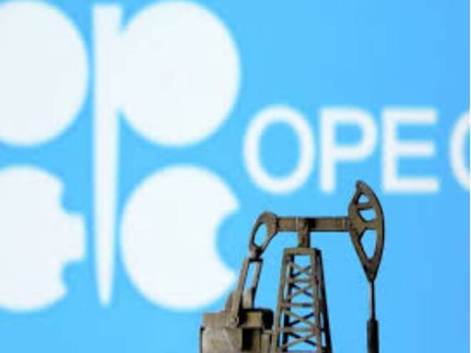 Desde la década 1940-1950, en la cual se descubre petróleo comercial en la mayoría de los países del Medio Oriente, al ser poseedores de vastos recursos petrolíferos y de gas natural, les otorga una gran importancia geopolítica, ante un mundo industrializado en el hemisferio norte, especialmente Estados Unidos y la Unión Europea, estos últimos, geológicamente, sedientos de energía, en su forma de hidrocarburos.