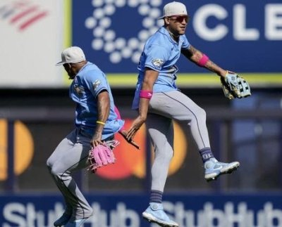 El jugador de los Tampa Bays Taylor Walls conectó un grand slam que rompió el empate en la quinta entrada, José Siri atrapó un elevado de Aaron Judge frente a la pared del jardín central para el out final y los Tampa Bay Rays vencieron 8-7 a los Yankees.