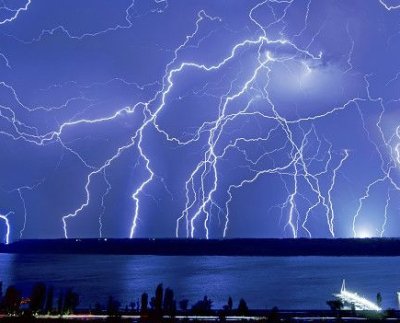 Los rayos son un fenómeno natural que han fascinado y aterrado desde siempre.