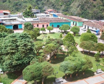 Existen más de 100 octogenarios, mayores de 80 años, así como un número importante de nonagenarios, mayores de 90 años y centenarios mayores de 100 años.