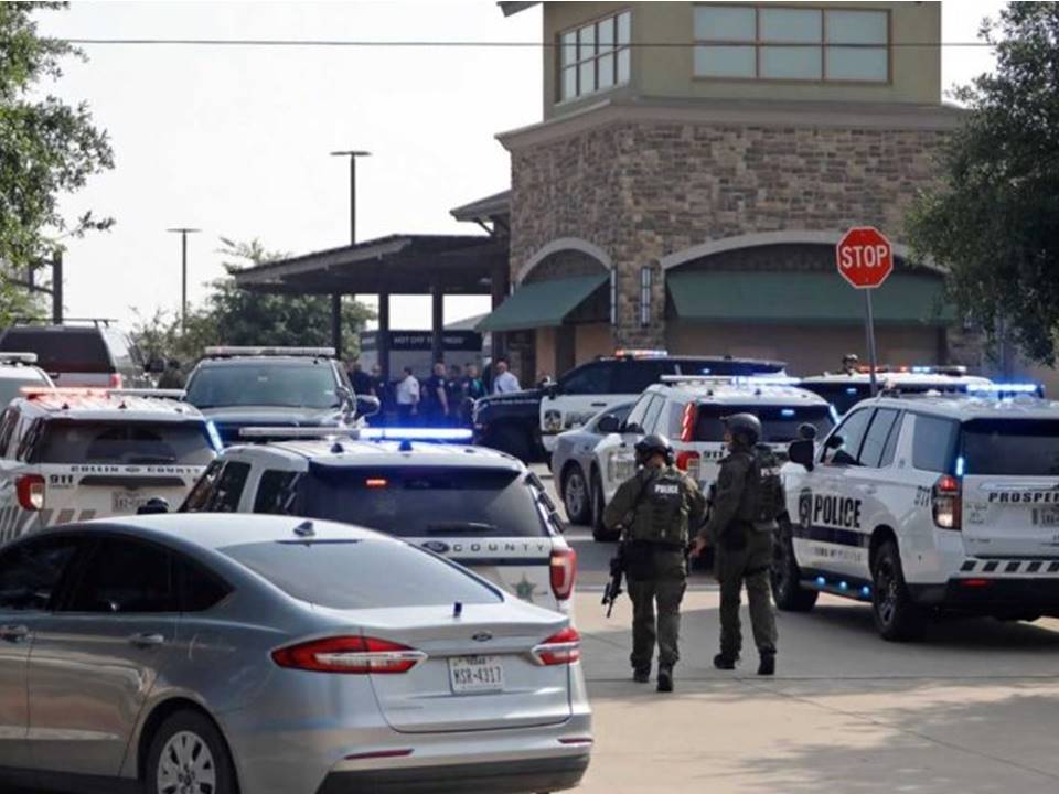 El caos, el pánico y el desconcierto llenaron las calles de un centro comercial al aire libre en Allen, Texas, por un tiroteo en el que un hombre mató al menos a ocho personas. Esto antes de quedar reducido por un policía que atendía otra emergencia en la zona.