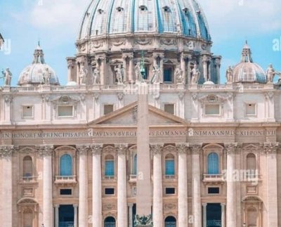 El conductor se acercó a la entrada del Vaticano en su auto donde se le impidió ingresar sin autorización, por lo que regresó para irrumpir a la fuerza.