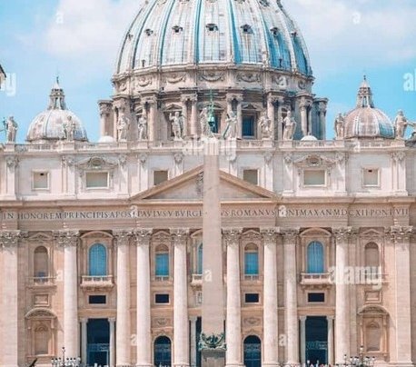 El conductor se acercó a la entrada del Vaticano en su auto donde se le impidió ingresar sin autorización, por lo que regresó para irrumpir a la fuerza.