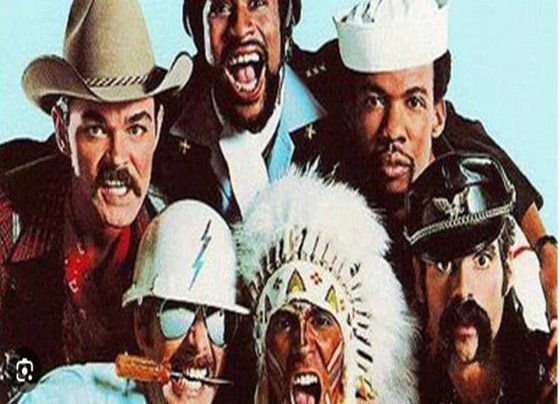 Village People de los años 80, el cual muestra la inclusión con un fin mayor, este es grupo super heterogéneo que se une para cantar, en el caso del grupo se transmite el sentido de agrupación con el mismo objetivo, cantar y actuar.