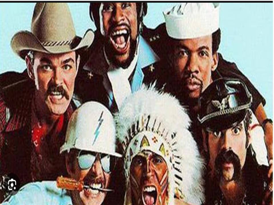 Village People de los años 80, el cual muestra la inclusión con un fin mayor, este es grupo super heterogéneo que se une para cantar, en el caso del grupo se transmite el sentido de agrupación con el mismo objetivo, cantar y actuar.