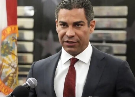 El alcalde de 45 años es el único candidato hispano en la contienda y declaró su candidatura en trámites con la Comisión Federal de Elecciones el miércoles.