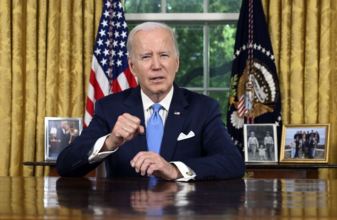 Biden firmó el acuerdo que eleva techo de la deuda