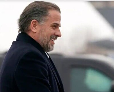 El hijo del presidente Joe Biden Hunter fue acusado de no pagar el impuesto federal sobre la renta y de poseer ilegalmente un arma