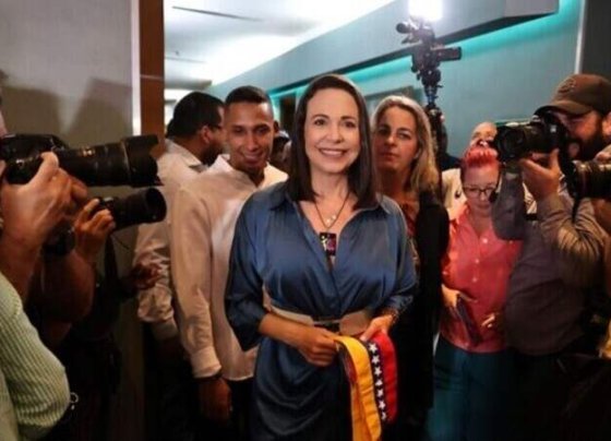 Machado es una ingeniera industrial de 55 años y llegó a la sede de la CNP en Caracas acompañada de simpatizantes