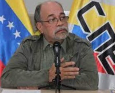 Los rectores no explicaron los motivos de la extraña dimisión pero el Parlamento se dispone a nombrar ya unos sustitutos.