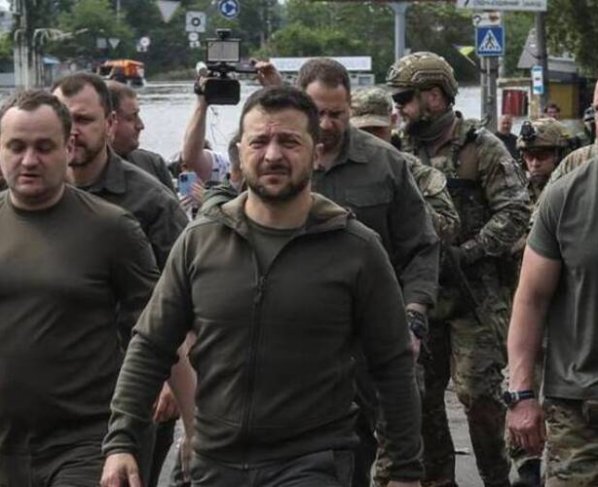 El mandatario agradeció a los rescatistas que trabajan para ayudar a los afectados.