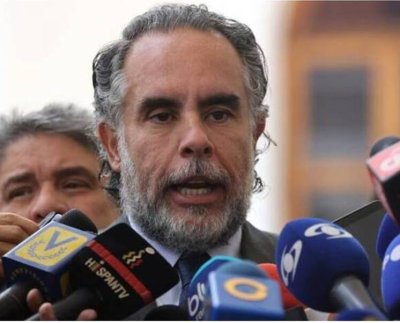 Y en la carta a Petro señaló que lo admira por lo que llamó «el talante de defensa de los derechos humanos de los más desfavorecidos