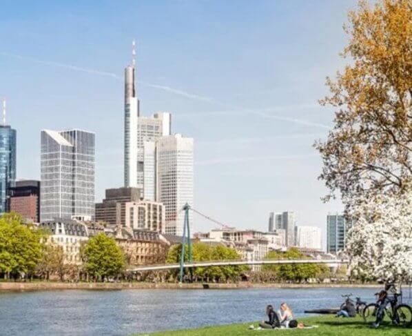 Entre 1970 y 2021, la cantidad de personas que vivían en las ciudades aumentó de 1190 millones a 4460 millones