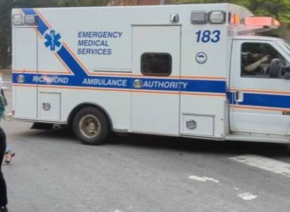 Un sospechoso de 19 años intentó escapar a pie pero fue arrestado y será acusado de dos cargos de asesinato en segundo grado