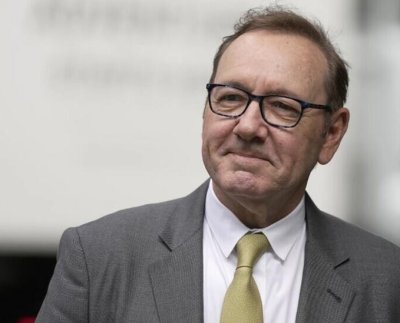 El actor ganador del Oscar Kevin Spacey se emociona al aprovecharse de otros hombres dijo un fiscal al jurado durante su juicio por agresión sexual el viernes en un tribunal de Londres.