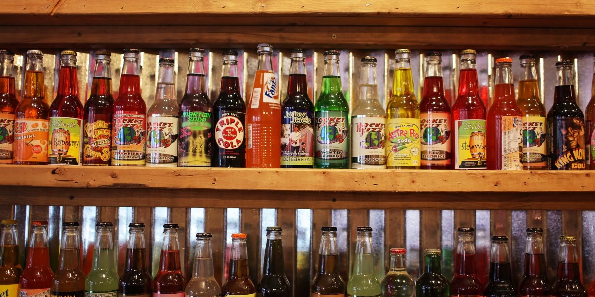 El edulcorante Aspartamo está presente en bebidas bajas en calorías y también en dulces muy populares, pero puede resultar cancerígeno.