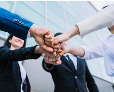 seguir movilizados en asambleas y ejerciendo el derecho constitucional a la manifestación pacífica por el aumento de salarios de acuerdo a la CRBV