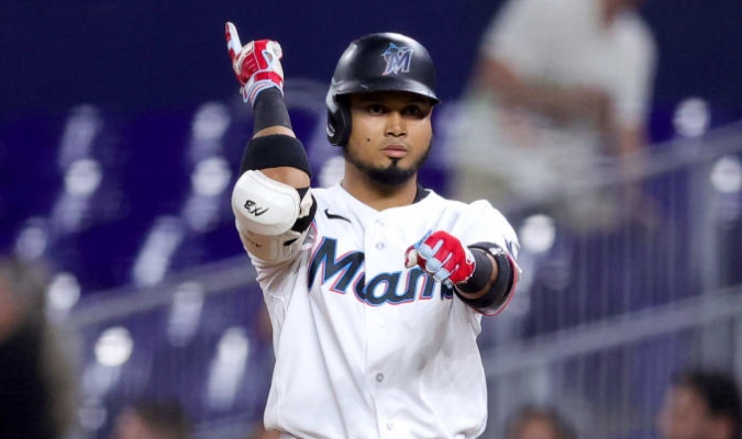 El jugador de Miami Marlins, Luis Arráez sigue siendo el líder bate de toda las Grandes Ligas en el 2023, con un promedio ofensivo de .376