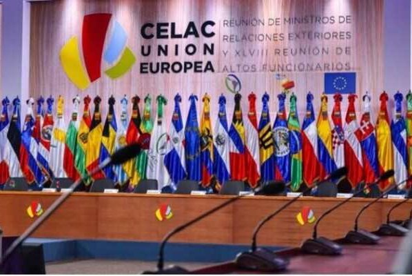 empezó este lunes sin un consenso sobe la condena a la guerra de Ucrania y ambos bloques aún tienen que "encontrar el lenguaje del consenso"