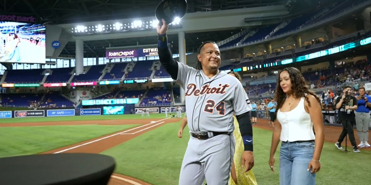 El pelotero venezolano Miguel Cabrera pudo compartir previo al juego, con varias leyendas del béisbol venezolano como David Concepción