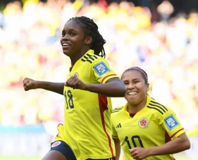 La selección de Colombia superó 2 a 0 a Corea del Sur, con los tantos de Catalina Usme de tiro penal y Linda Caicero en su debut