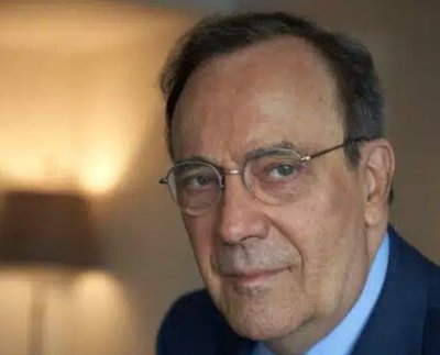 «Llegó la hora de recapitular. Hay que ir haciendo las maletas. Desaparecer es una actividad ingrata que sólo se justifica porque es la única prueba irrefutable de que hemos vivido».