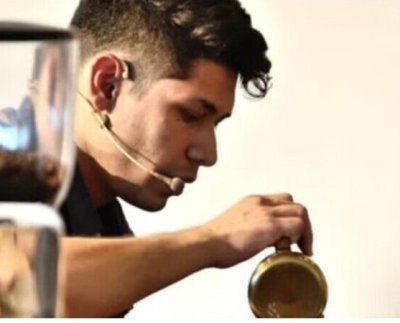 Con tan solo 25 años años de edad el venezolano Carlos Medina logró uno de los reconocimientos más importantes dentro de la industria del café.