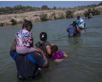 La cancillería mexicana dijo que mantiene comunicación constante con Estados Unidos para ampliar la movilidad laboral y la protección a refugiados