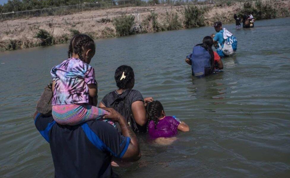 La cancillería mexicana dijo que mantiene comunicación constante con Estados Unidos para ampliar la movilidad laboral y la protección a refugiados