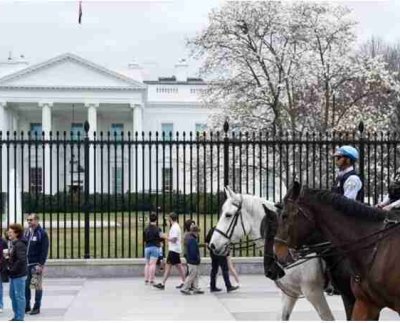 El Servicio Secreto que es responsable de asegurar la Casa Blanca, estaba revisando los registros de visitantes y las imágenes de seguridad.